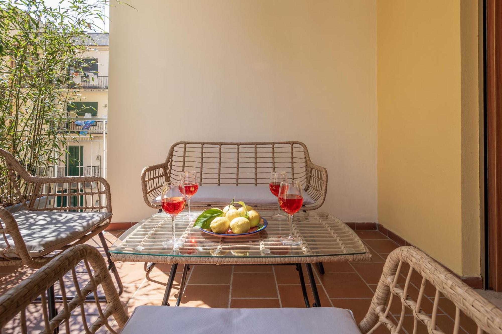 Surya House - Elegant Apartment In ซอร์เรนโต ภายนอก รูปภาพ